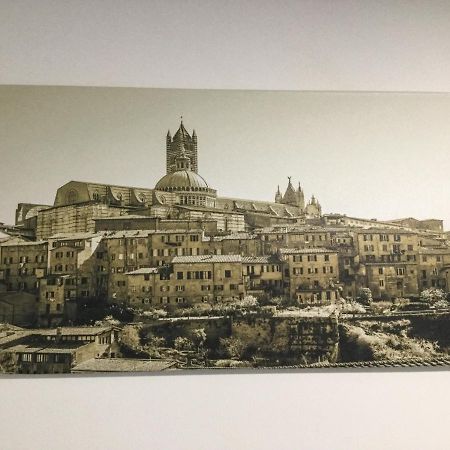 Casa Vittoria - A Pochi Passi Da Porta Romana Apartment Siena Exterior foto
